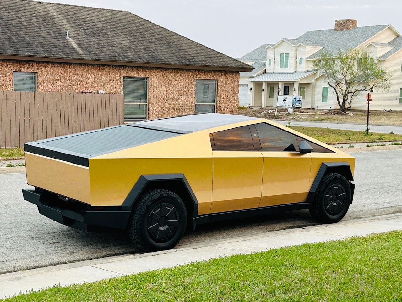 gold-wrapped tesla cybertruck milan gold color ppf