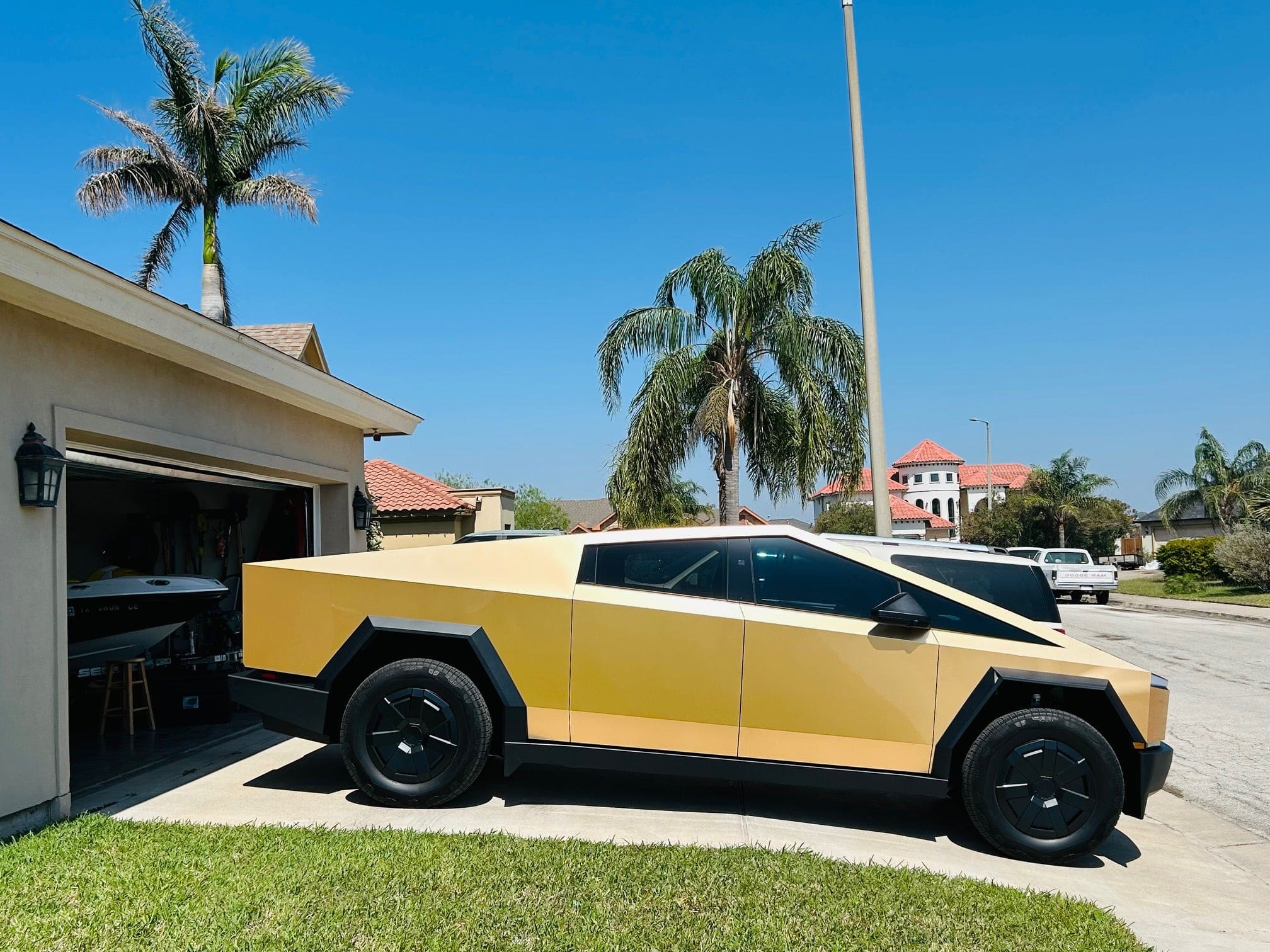 gold-wrapped tesla cybertruck milan gold color ppf